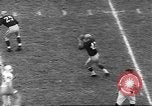 Immagine di Ivy League calcio Princeton New Jersey USA, 1960, secondo 12 filmato di repertorio 65675057802
