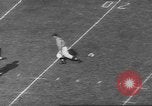 Immagine di Partita di calcio Dallas Texas USA, 1960, secondo 21 filmato di repertorio 65675057804
