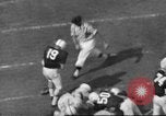 Immagine di Partita di calcio Dallas Texas USA, 1960, secondo 38 filmato di repertorio 65675057804