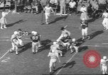 Immagine di Partita di calcio Dallas Texas USA, 1960, secondo 49 filmato di repertorio 65675057804