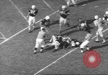Immagine di Partita di calcio Dallas Texas USA, 1960, secondo 56 filmato di repertorio 65675057804