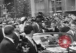 Immagine di John F Kennedy Hyannis Port Massachusetts USA, 1960, secondo 8 filmato di repertorio 65675057805