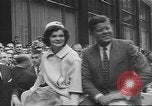 Immagine di John F Kennedy Hyannis Port Massachusetts USA, 1960, secondo 17 filmato di repertorio 65675057805