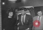 Immagine di John F Kennedy Hyannis Port Massachusetts USA, 1960, secondo 25 filmato di repertorio 65675057805