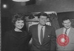 Immagine di John F Kennedy Hyannis Port Massachusetts USA, 1960, secondo 26 filmato di repertorio 65675057805