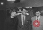 Immagine di John F Kennedy Hyannis Port Massachusetts USA, 1960, secondo 27 filmato di repertorio 65675057805