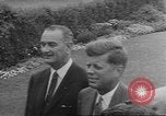 Immagine di John F Kennedy Hyannis Port Massachusetts USA, 1960, secondo 37 filmato di repertorio 65675057805