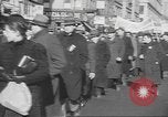 Standbild Abraham Lincoln Brigade begrüßte zu Hause New York City USA, 1938, aus Sekunde 22 historischem Filmmaterial Videoclip 65675057809