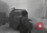 Standbild Schlacht in den Ardennen in Belgien während Zweiten Weltkrieg Belgien, 1945, aus Sekunde 18 historischem Filmmaterial Videoclip 65675057852