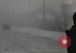 Standbild Schlacht in den Ardennen in Belgien während Zweiten Weltkrieg Belgien, 1945, aus Sekunde 23 historischem Filmmaterial Videoclip 65675057852