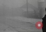 Standbild Schlacht in den Ardennen in Belgien während Zweiten Weltkrieg Belgien, 1945, aus Sekunde 26 historischem Filmmaterial Videoclip 65675057852