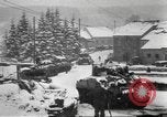 Standbild Schlacht in den Ardennen in Belgien während Zweiten Weltkrieg Belgien, 1945, aus Sekunde 28 historischem Filmmaterial Videoclip 65675057852