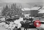 Standbild Schlacht in den Ardennen in Belgien während Zweiten Weltkrieg Belgien, 1945, aus Sekunde 30 historischem Filmmaterial Videoclip 65675057852