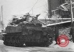 Standbild Schlacht in den Ardennen in Belgien während Zweiten Weltkrieg Belgien, 1945, aus Sekunde 34 historischem Filmmaterial Videoclip 65675057852