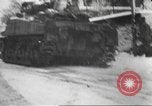 Standbild Schlacht in den Ardennen in Belgien während Zweiten Weltkrieg Belgien, 1945, aus Sekunde 35 historischem Filmmaterial Videoclip 65675057852