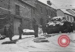 Standbild Schlacht in den Ardennen in Belgien während Zweiten Weltkrieg Belgien, 1945, aus Sekunde 37 historischem Filmmaterial Videoclip 65675057852