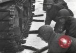 Standbild Schlacht in den Ardennen in Belgien während Zweiten Weltkrieg Belgien, 1945, aus Sekunde 45 historischem Filmmaterial Videoclip 65675057852
