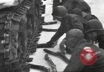 Standbild Schlacht in den Ardennen in Belgien während Zweiten Weltkrieg Belgien, 1945, aus Sekunde 46 historischem Filmmaterial Videoclip 65675057852