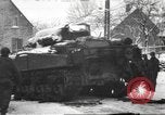 Standbild Schlacht in den Ardennen in Belgien während Zweiten Weltkrieg Belgien, 1945, aus Sekunde 52 historischem Filmmaterial Videoclip 65675057852