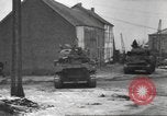Standbild Schlacht in den Ardennen in Belgien während Zweiten Weltkrieg Belgien, 1945, aus Sekunde 58 historischem Filmmaterial Videoclip 65675057852