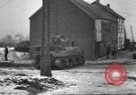 Standbild Schlacht in den Ardennen in Belgien während Zweiten Weltkrieg Belgien, 1945, aus Sekunde 62 historischem Filmmaterial Videoclip 65675057852