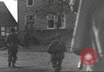 Standbild 8th Infantry Division Wurdinghausen Deutschland, 1945, aus Sekunde 26 historischem Filmmaterial Videoclip 65675057854