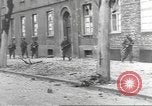 Standbild 35th Infantry Division Herne Deutschland, 1945, aus Sekunde 22 historischem Filmmaterial Videoclip 65675057856