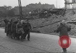 Standbild 35th Infantry Division Herne Deutschland, 1945, aus Sekunde 7 historischem Filmmaterial Videoclip 65675057857