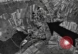 Standbild Bombe beschädigt Merkwiller Frankreich, 1945, aus Sekunde 15 historischem Filmmaterial Videoclip 65675057870