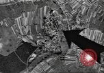 Standbild Bombe beschädigt Merkwiller Frankreich, 1945, aus Sekunde 18 historischem Filmmaterial Videoclip 65675057870