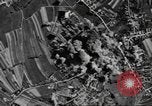 Standbild Bombe beschädigt Merkwiller Frankreich, 1945, aus Sekunde 24 historischem Filmmaterial Videoclip 65675057870