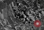 Standbild Bombe beschädigt Merkwiller Frankreich, 1945, aus Sekunde 25 historischem Filmmaterial Videoclip 65675057870