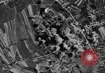 Standbild Bombe beschädigt Merkwiller Frankreich, 1945, aus Sekunde 26 historischem Filmmaterial Videoclip 65675057870