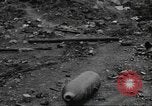 Standbild Bombe beschädigt Merkwiller Frankreich, 1945, aus Sekunde 47 historischem Filmmaterial Videoclip 65675057870