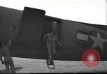Immagine di Joe generale Stilwell visite General Frank Merrill nella seconda guerra mondiale Ceylon, 1944, secondo 16 filmato di repertorio 65675057875