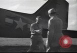 Immagine di Joe generale Stilwell visite General Frank Merrill nella seconda guerra mondiale Ceylon, 1944, secondo 19 filmato di repertorio 65675057875