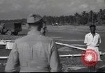 Immagine di Joe generale Stilwell visite General Frank Merrill nella seconda guerra mondiale Ceylon, 1944, secondo 23 filmato di repertorio 65675057875