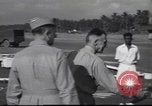 Immagine di Joe generale Stilwell visite General Frank Merrill nella seconda guerra mondiale Ceylon, 1944, secondo 24 filmato di repertorio 65675057875