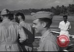 Immagine di Joe generale Stilwell visite General Frank Merrill nella seconda guerra mondiale Ceylon, 1944, secondo 26 filmato di repertorio 65675057875