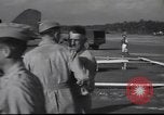 Immagine di Joe generale Stilwell visite General Frank Merrill nella seconda guerra mondiale Ceylon, 1944, secondo 27 filmato di repertorio 65675057875