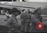Immagine di Joe generale Stilwell visite General Frank Merrill nella seconda guerra mondiale Ceylon, 1944, secondo 35 filmato di repertorio 65675057875