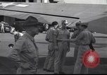 Immagine di Joe generale Stilwell visite General Frank Merrill nella seconda guerra mondiale Ceylon, 1944, secondo 36 filmato di repertorio 65675057875