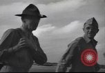 Immagine di Joe generale Stilwell visite General Frank Merrill nella seconda guerra mondiale Ceylon, 1944, secondo 39 filmato di repertorio 65675057875