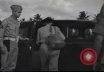Immagine di Joe generale Stilwell visite General Frank Merrill nella seconda guerra mondiale Ceylon, 1944, secondo 44 filmato di repertorio 65675057875
