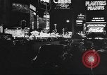 Standbild Lkw-Transport Industrie arbeiten in der Nacht New York City USA, 1940, aus Sekunde 30 historischem Filmmaterial Videoclip 65675057913