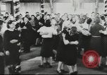 Standbild deutsche Volk Berlin Deutschland, 1943, aus Sekunde 59 historischem Filmmaterial Videoclip 65675057915