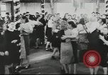 Standbild deutsche Volk Berlin Deutschland, 1943, aus Sekunde 62 historischem Filmmaterial Videoclip 65675057915