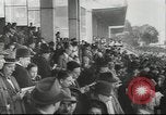 Immagine di Cavallo e buggy race Vienna Austria, 1943, secondo 10 filmato di repertorio 65675057926
