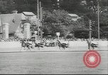 Immagine di Cavallo e buggy race Vienna Austria, 1943, secondo 13 filmato di repertorio 65675057926