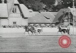 Immagine di Cavallo e buggy race Vienna Austria, 1943, secondo 15 filmato di repertorio 65675057926